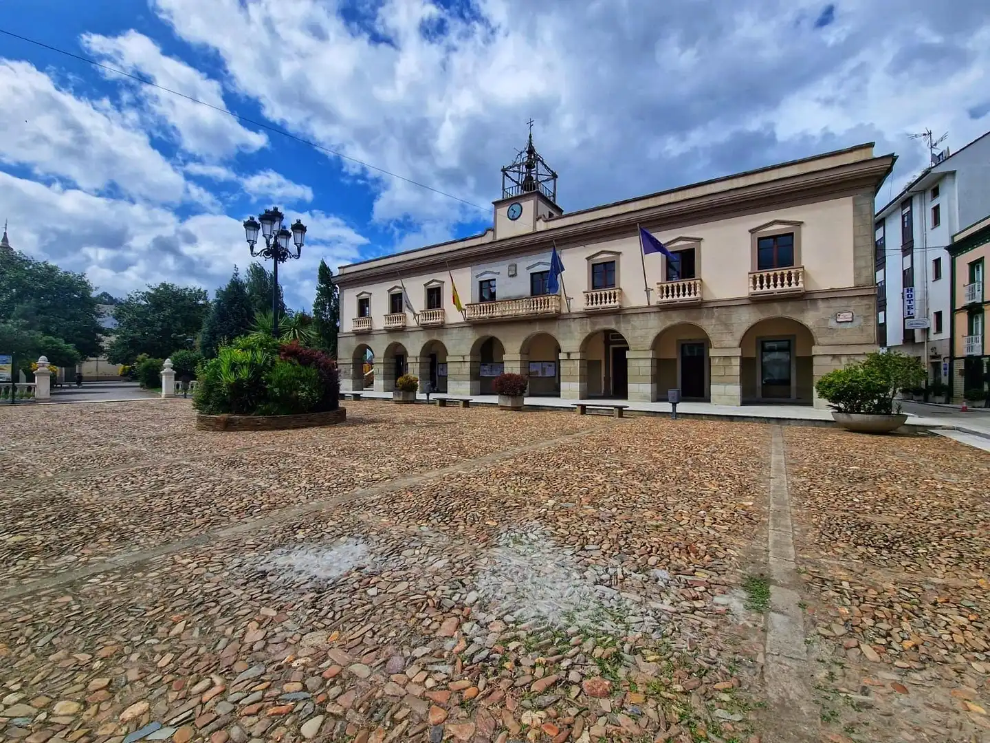 Vista exterior de Edifici en venda en Vegadeo
