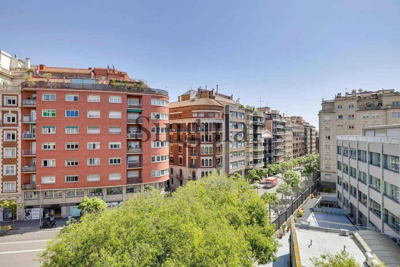 Vista exterior de Àtic en venda en  Barcelona Capital amb Aire condicionat, Parquet i Balcó