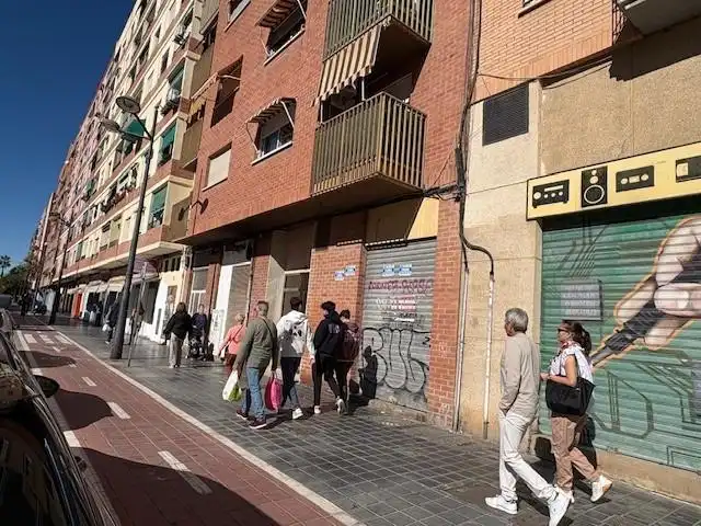 Vista exterior de Local de lloguer en Valencia