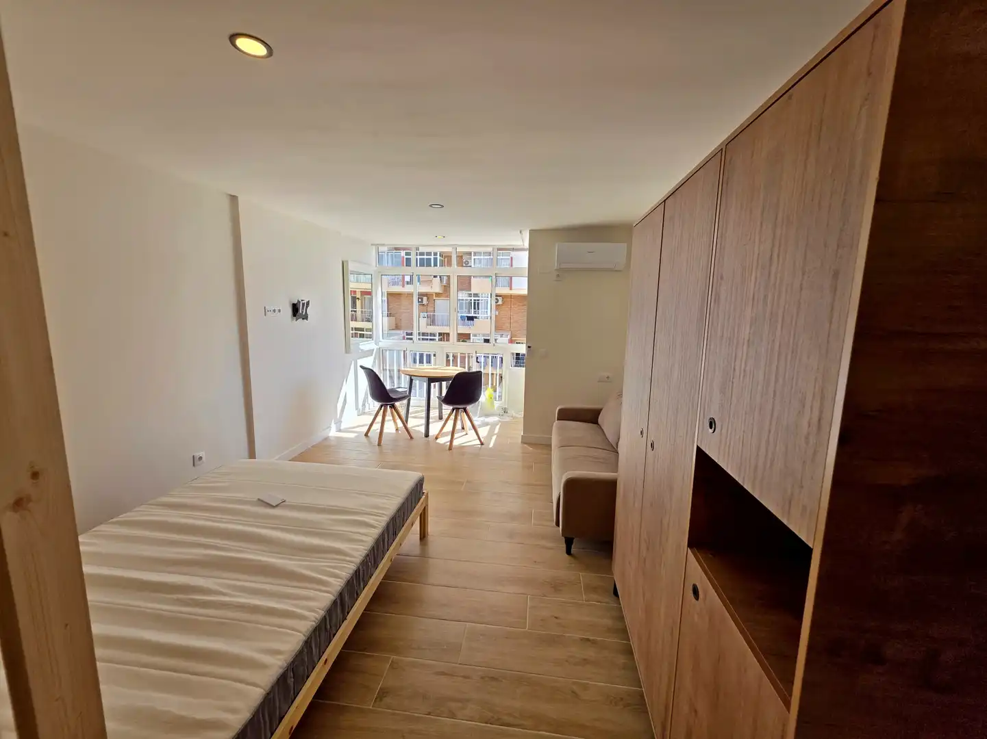 Schlafzimmer von Wohnung zur Miete in Benalmádena mit Klimaanlage, Privatgarten und Schwimmbad
