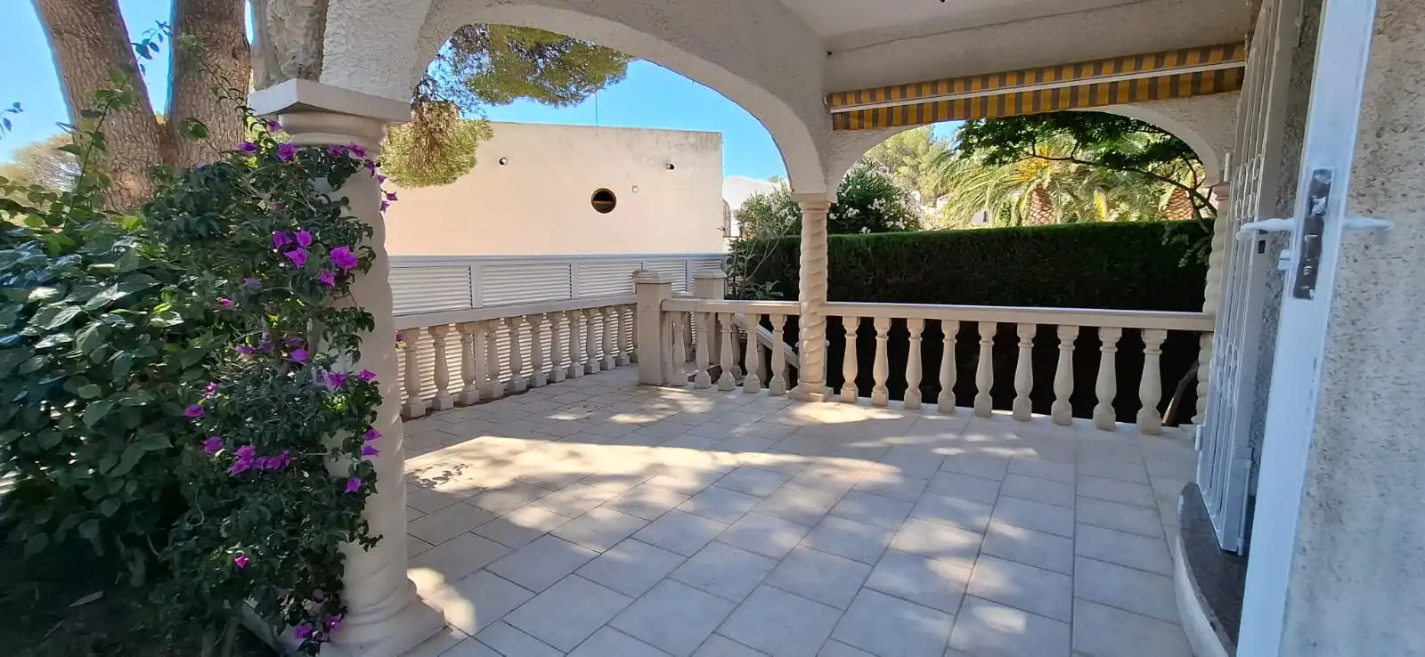 Terrassa de Casa o xalet en venda en Mont-roig del Camp amb Aire condicionat, Jardí privat i Terrassa
