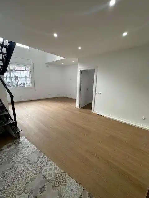 Maisonette zum Verkauf in Badalona mit Klimaanlage und Parkett