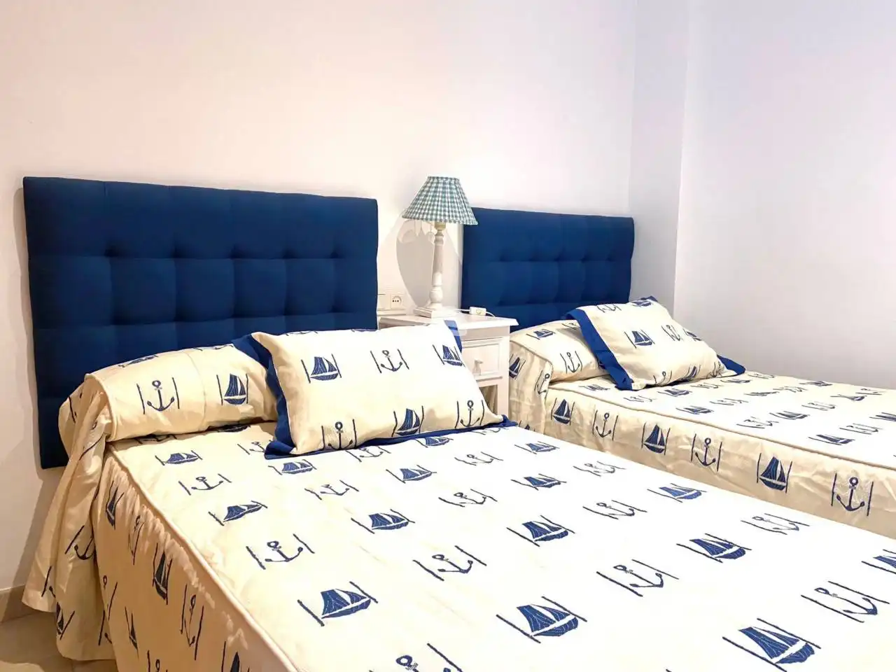 Bedroom of Flat for rent in Vélez-Málaga  with Air Conditioner, Terrace and Furnished