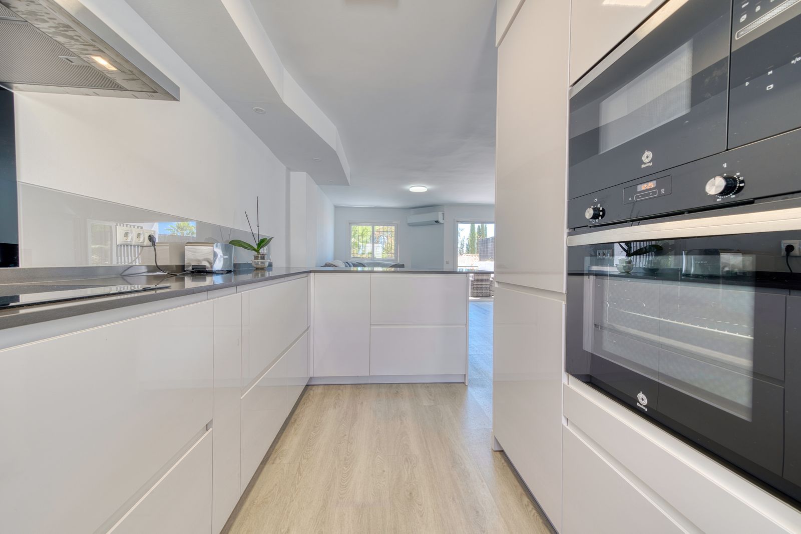 Cocina de Casa adosada en venta en Marbella con Aire acondicionado, Piscina y Amueblado