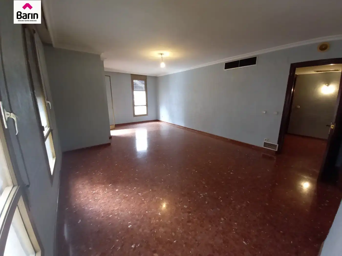 Wohnung zum Verkauf in Córdoba mit Klimaanlage, Terrasse und Abstellraum