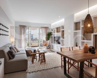 Sala d'estar de Apartament de lloguer en  Barcelona Capital amb Aire condicionat, Terrassa i Moblat