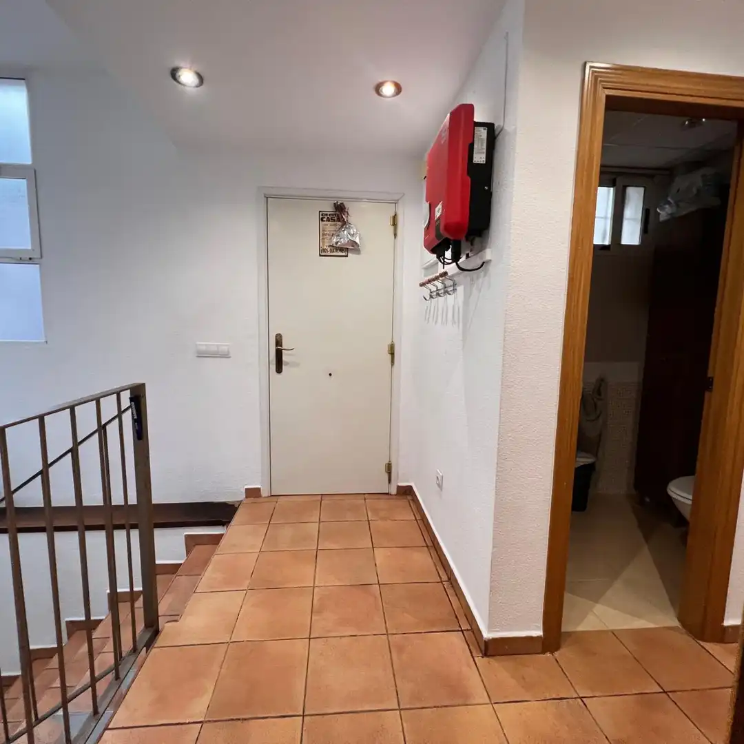 Einfamilien-Reihenhaus zum Verkauf in Chiva mit Heizung, Abstellraum und Balkon