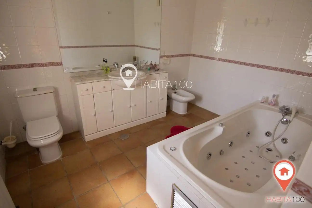 Bany de Casa o xalet en venda en Arcas del Villar amb Piscina i Piscina comunitària
