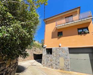 Vista exterior de Casa adosada en venda en L'Estany amb Terrassa i Balcó