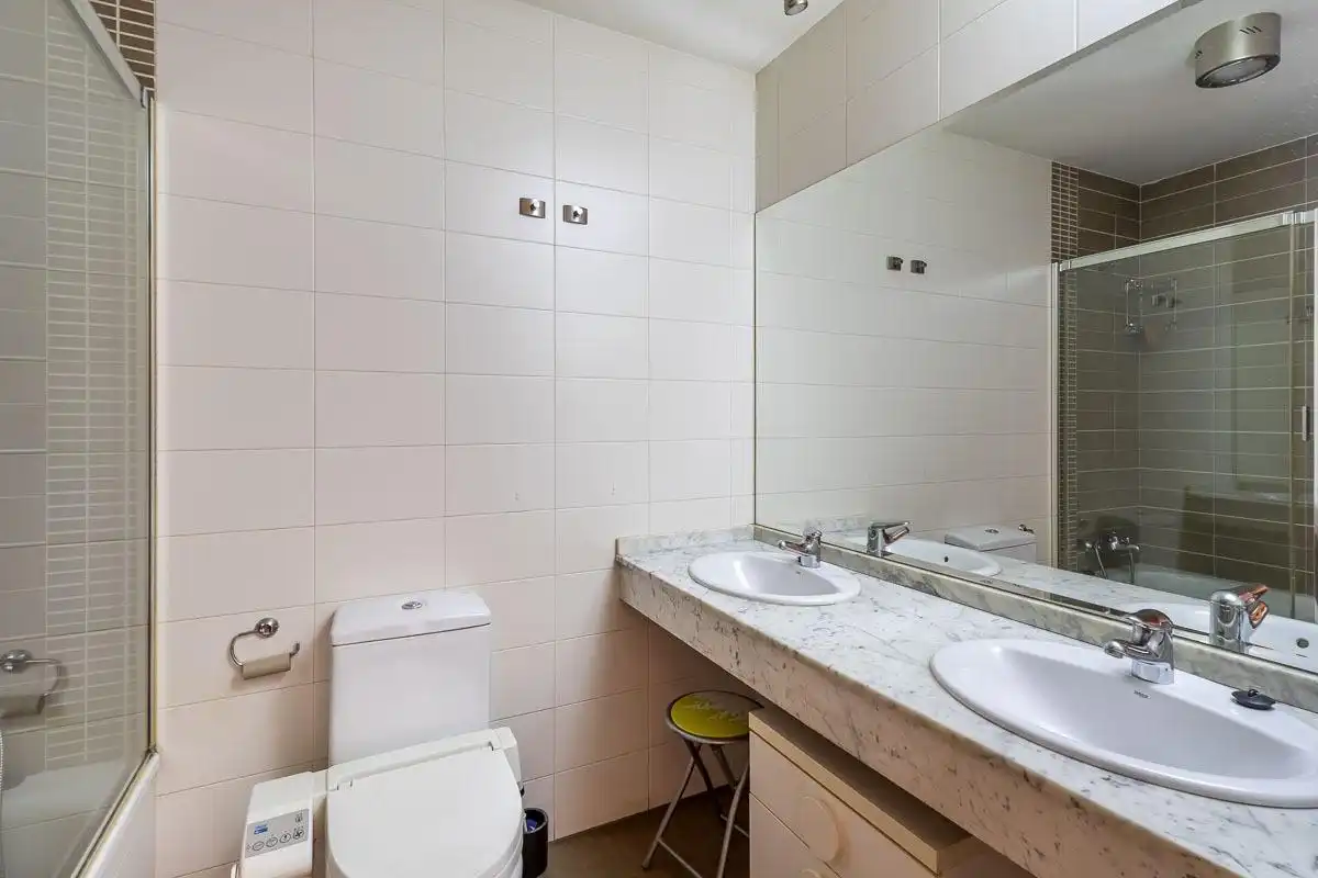 Badezimmer von Wohnung zur Miete in Granada mit Klimaanlage, Heizung und Privatgarten