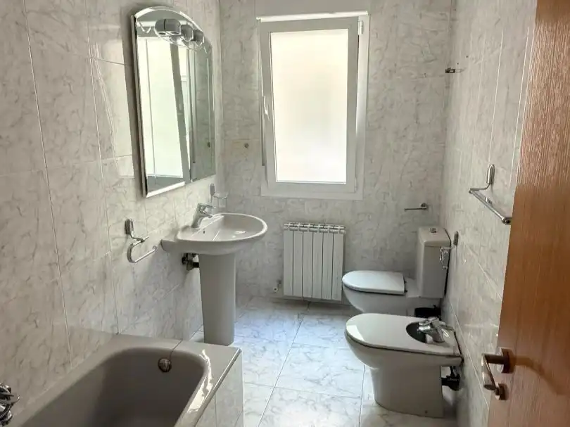 Baño de Piso para compartir en  Logroño con Calefacción, Amueblado y Horno