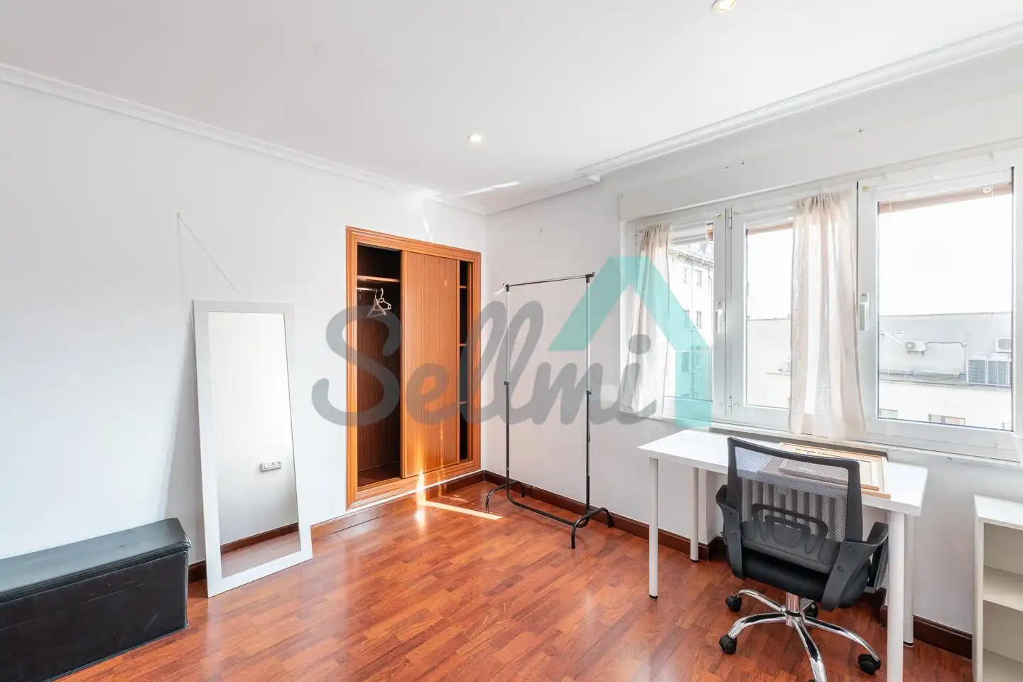Habitación de Piso en venta en Oviedo  con Calefacción