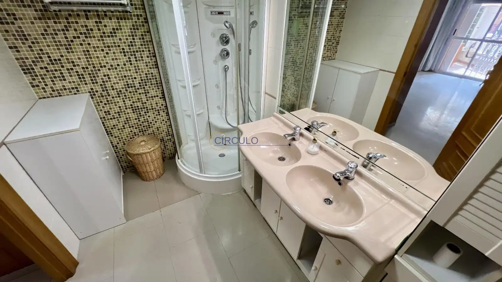 Baño de Piso en venta en Lorca con Aire acondicionado, Terraza y Amueblado
