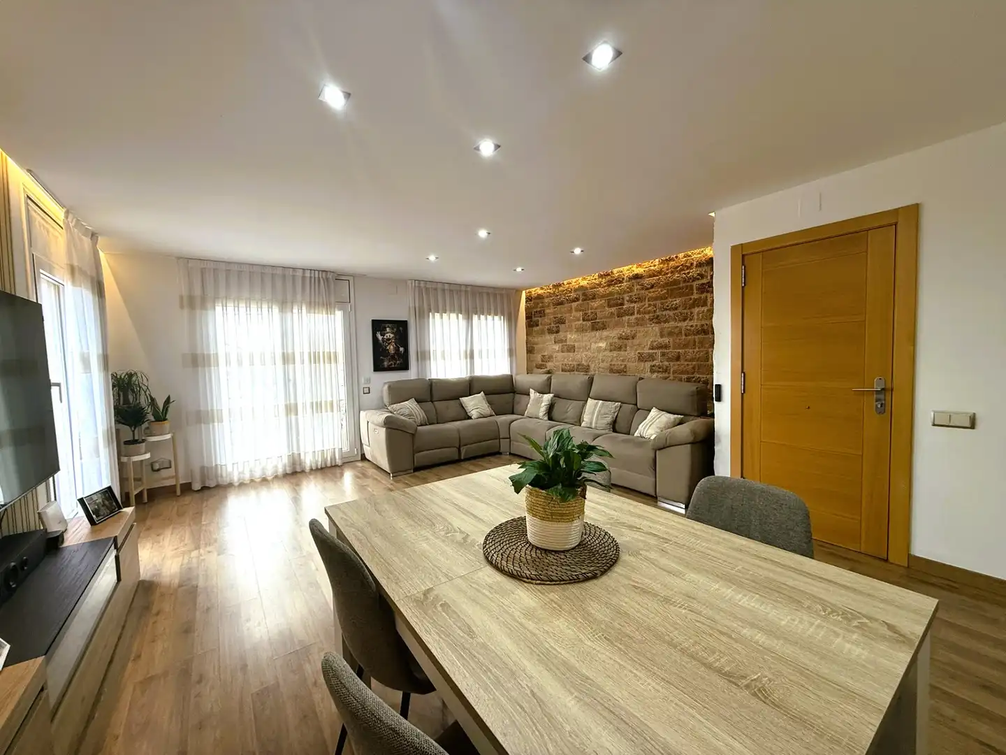 Living room of Duplexes for sale in Palau-solità i Plegamans  with Air Conditioner, Heating and Parquet flooring