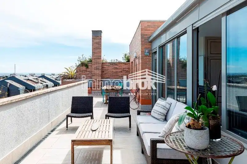 Terrasse von Dachboden zur Miete in La Moraleja mit Klimaanlage, Heizung und Abstellraum