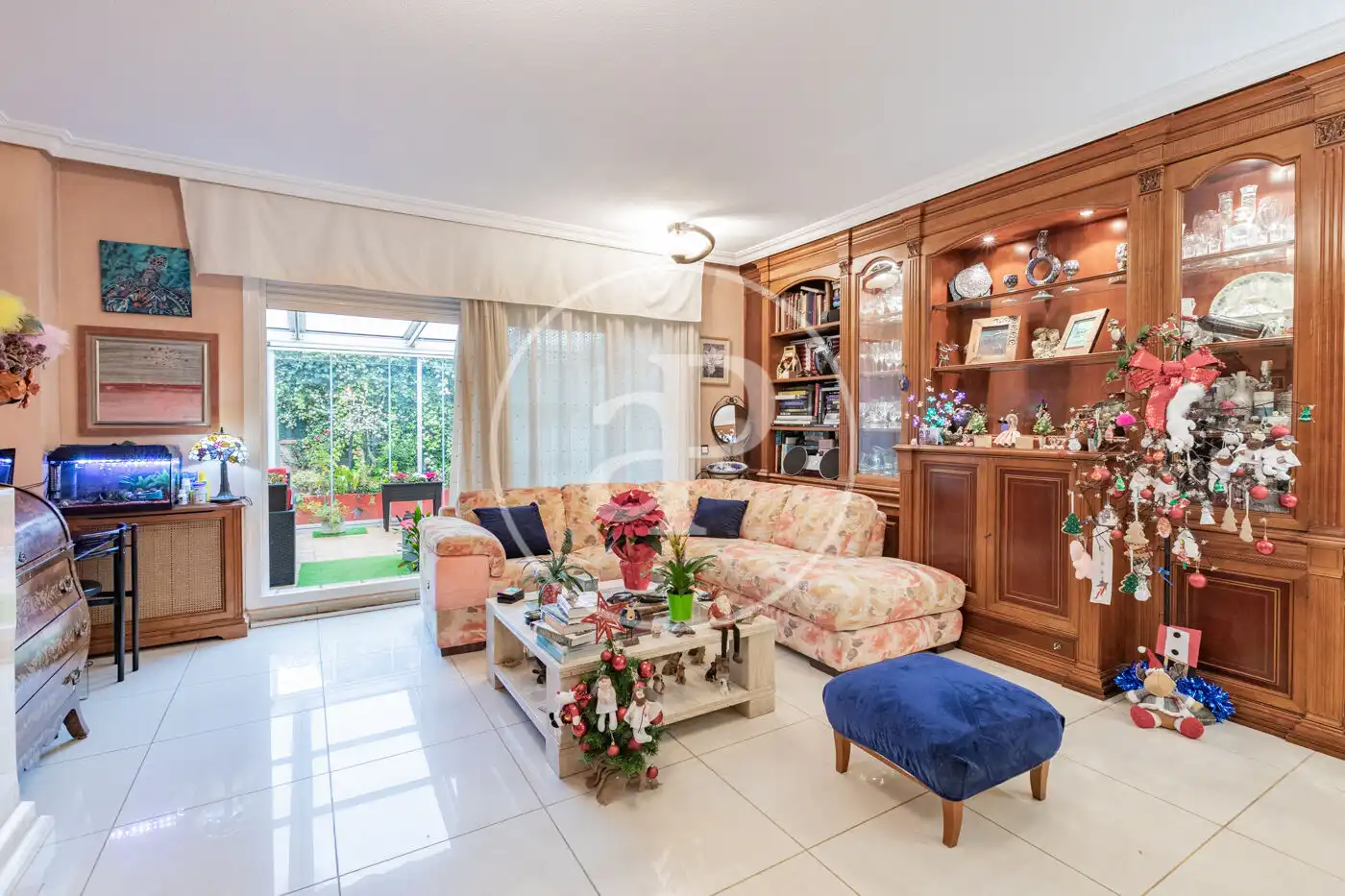 Sala de estar de Casa adosada en venta en San Sebastián de los Reyes con Aire acondicionado, Calefacción y Jardín privado