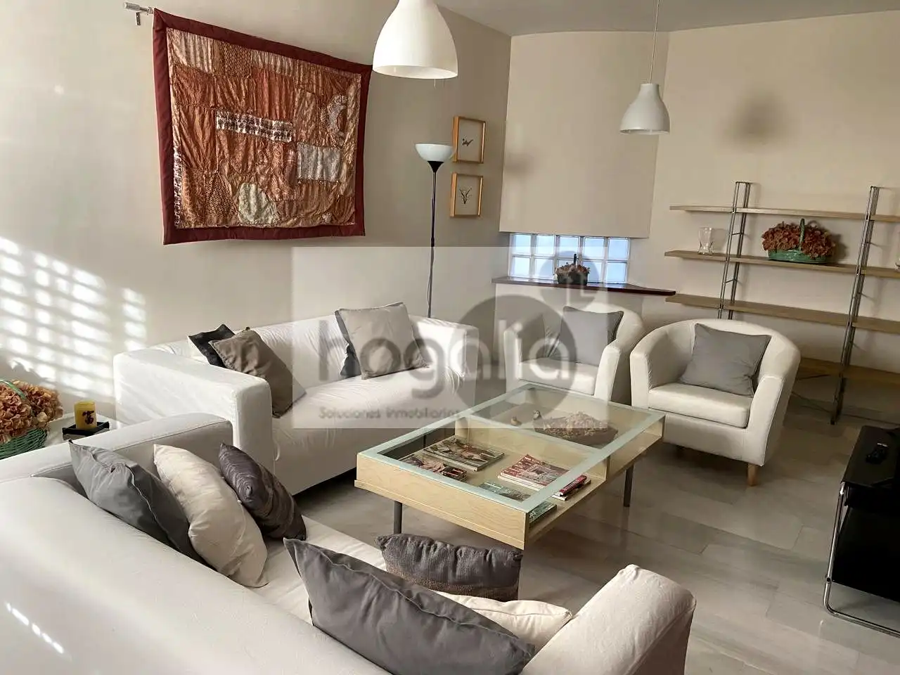 Living room of Flat for rent in Sevilla  with Air Conditioner, Terrace and Furnished