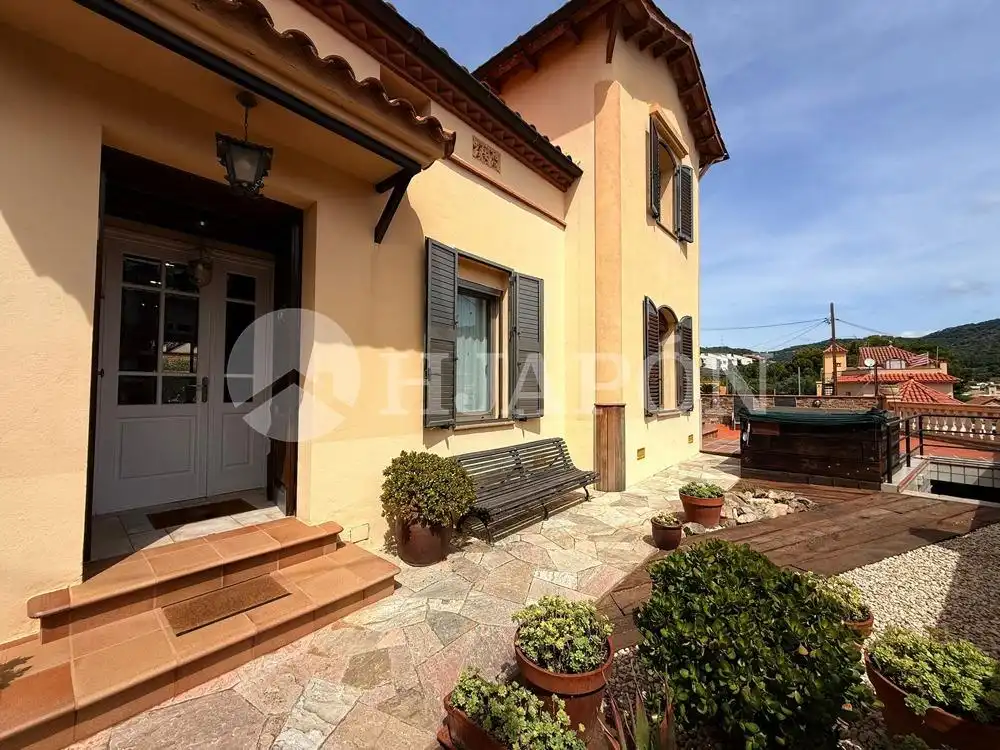 Vista exterior de Casa o xalet en venda en Teià amb Calefacció, Jardí privat i Terrassa