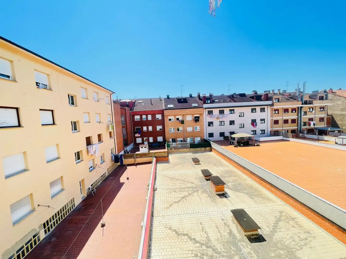 Vista exterior de Apartament en venda en Gijón  amb Calefacció i Traster