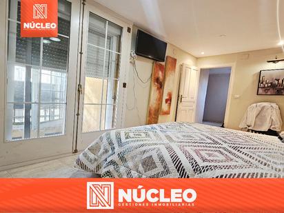 Bedroom of Flat for sale in  Zaragoza Capital  with Heating, Furnished and Balcony
