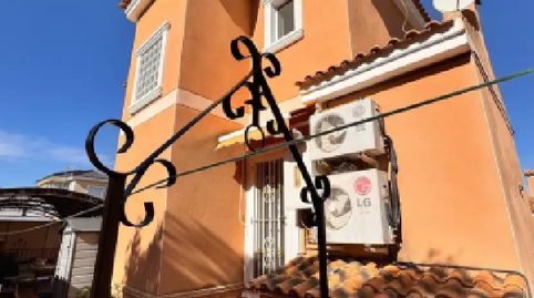 !CDATAChalet independiente con piscina y 320 m de jardín en Cox Zona Los Jaboneros 4 dormitorios y 2 baños