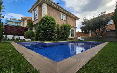 Piscina de Casa adosada en venda en Cuarte de Huerva amb Aire condicionat, Calefacció i Jardí privat