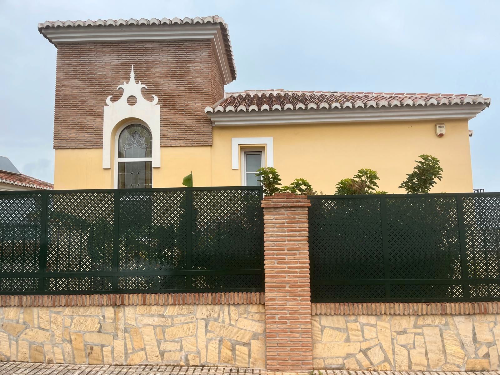 Exterior view of House or chalet for sale in Vélez-Málaga  with Air Conditioner, Heating and Private garden