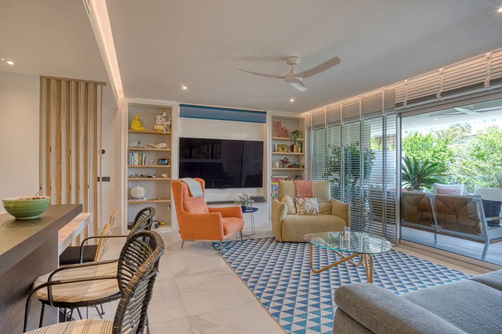Sala de estar de Apartamento en venta en Marbella con Terraza, Trastero y Amueblado
