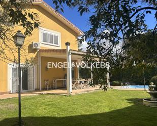 Exterior view of House or chalet for sale in Majadahonda  with Air Conditioner, Heating and Private garden