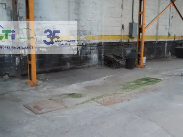 Parkplatz von Fabrikhallen zum Verkauf in Villanueva de Gállego