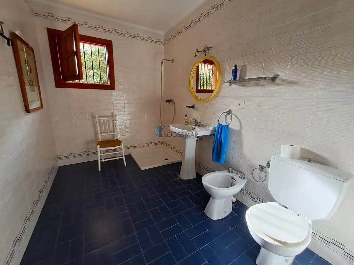 Baño de Casa o chalet en venta en Benicasim / Benicàssim con Jardín privado, Terraza y Piscina