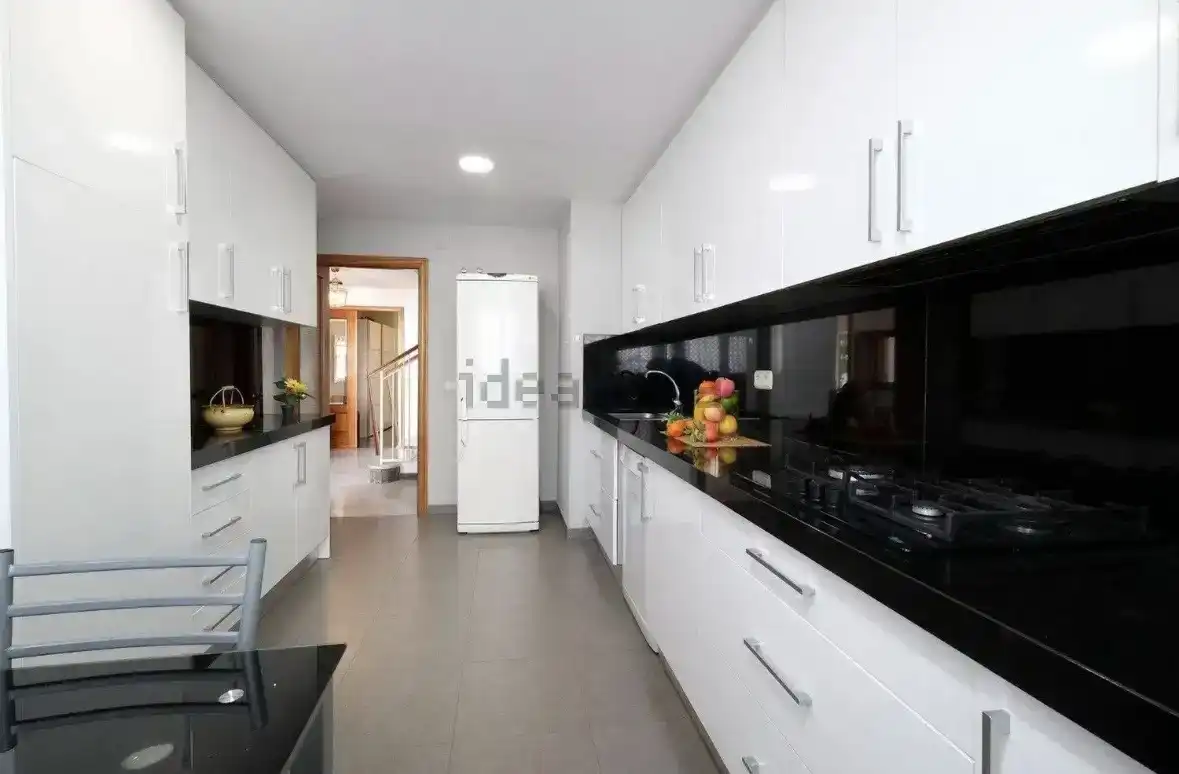 Cuina de Casa adosada en venda en  Granada Capital amb Aire condicionat i Balcó