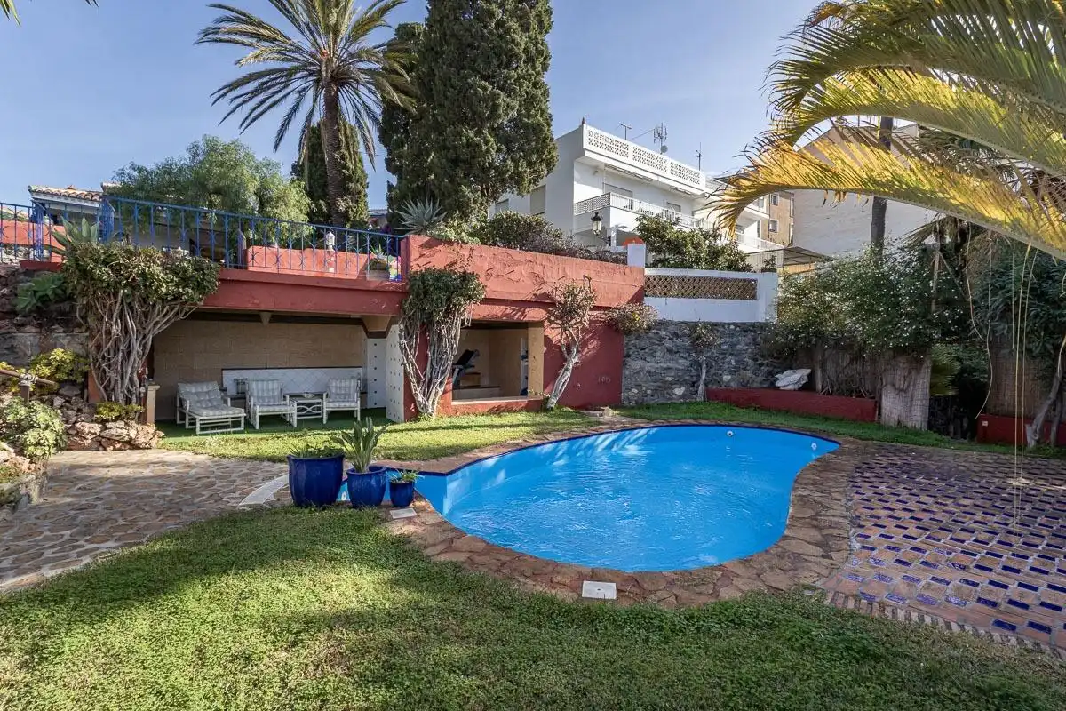 Piscina de Casa o xalet en venda en Almuñécar amb Aire condicionat, Calefacció i Jardí privat