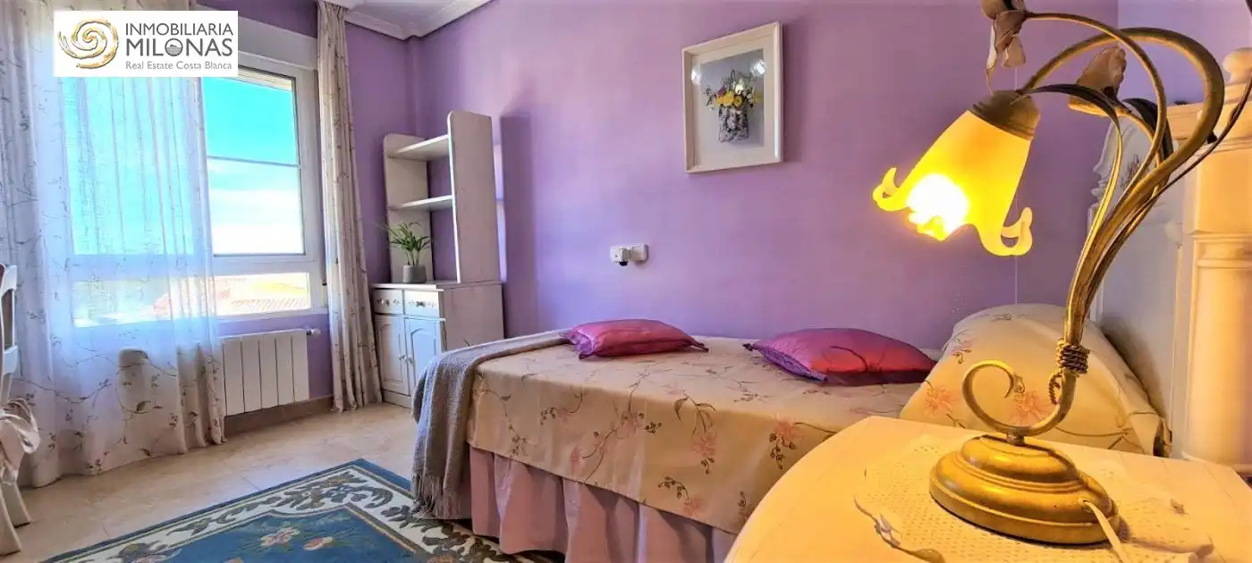 Dormitori de Casa o xalet en venda en L'Alfàs del Pi amb Aire condicionat, Calefacció i Jardí privat
