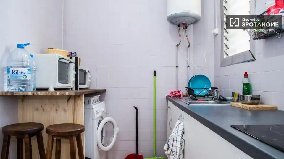 Cuina de Pis per a compartir en Barcelona amb Aire condicionat, Calefacció i Terrassa