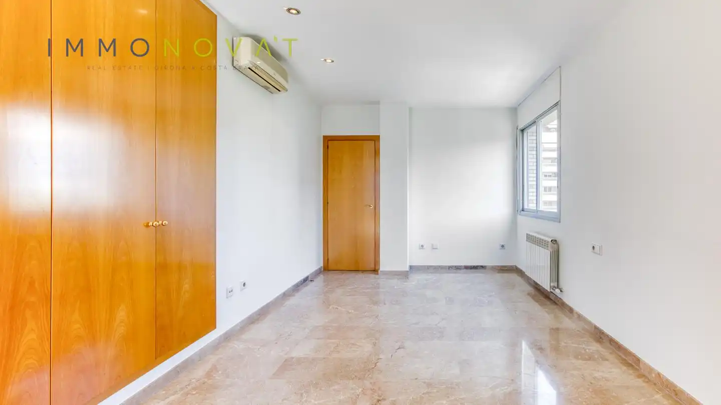 Flat for sale in Eixample Sud – Migdia