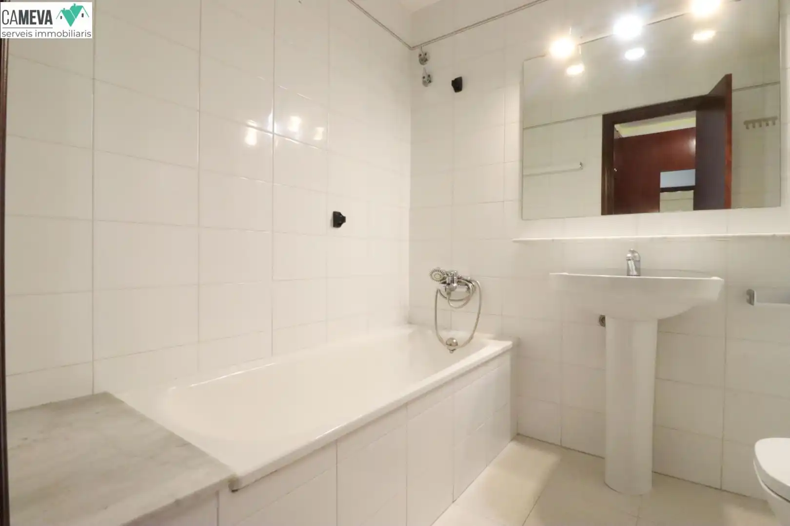 Bathroom of Flat for sale in Barberà del Vallès  with Air Conditioner, Heating and Terrace
