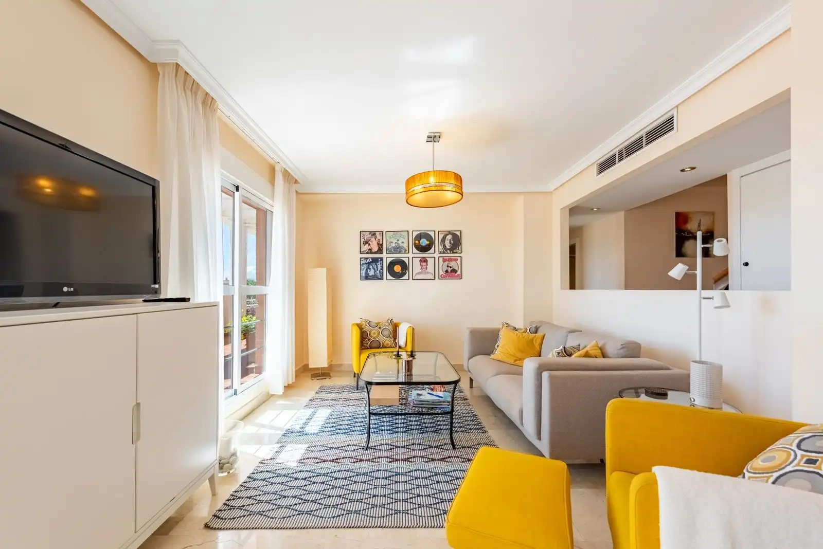 Sala d'estar de Àtic en venda en Estepona amb Terrassa, Internet i Piscina comunitària