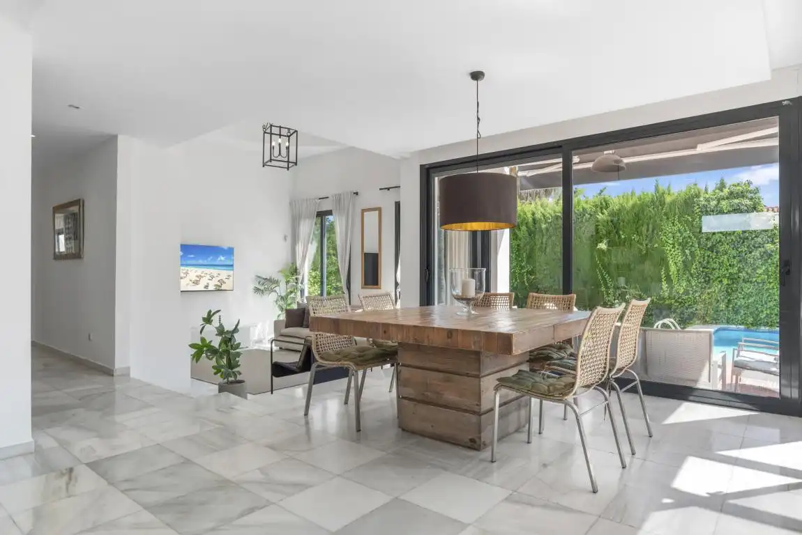 Dining room of Houses for sale in Marbella  with Air Conditioner, Private garden and Terrace