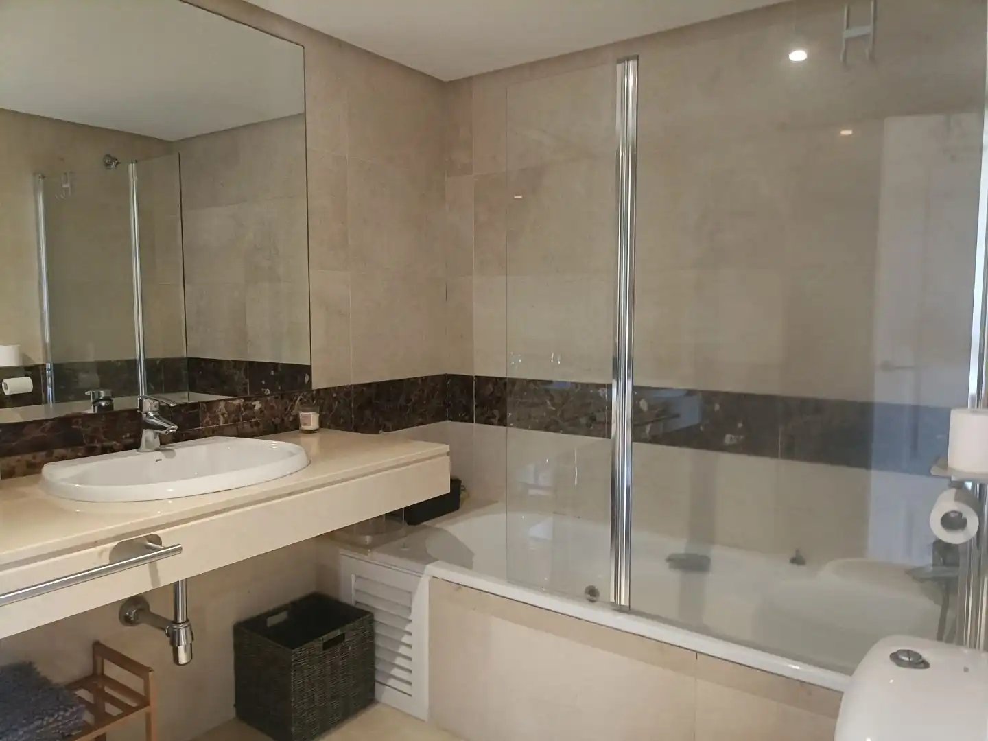 Badezimmer von Dachboden zum Verkauf in La Alcaidesa mit Klimaanlage, Terrasse und Schwimmbad