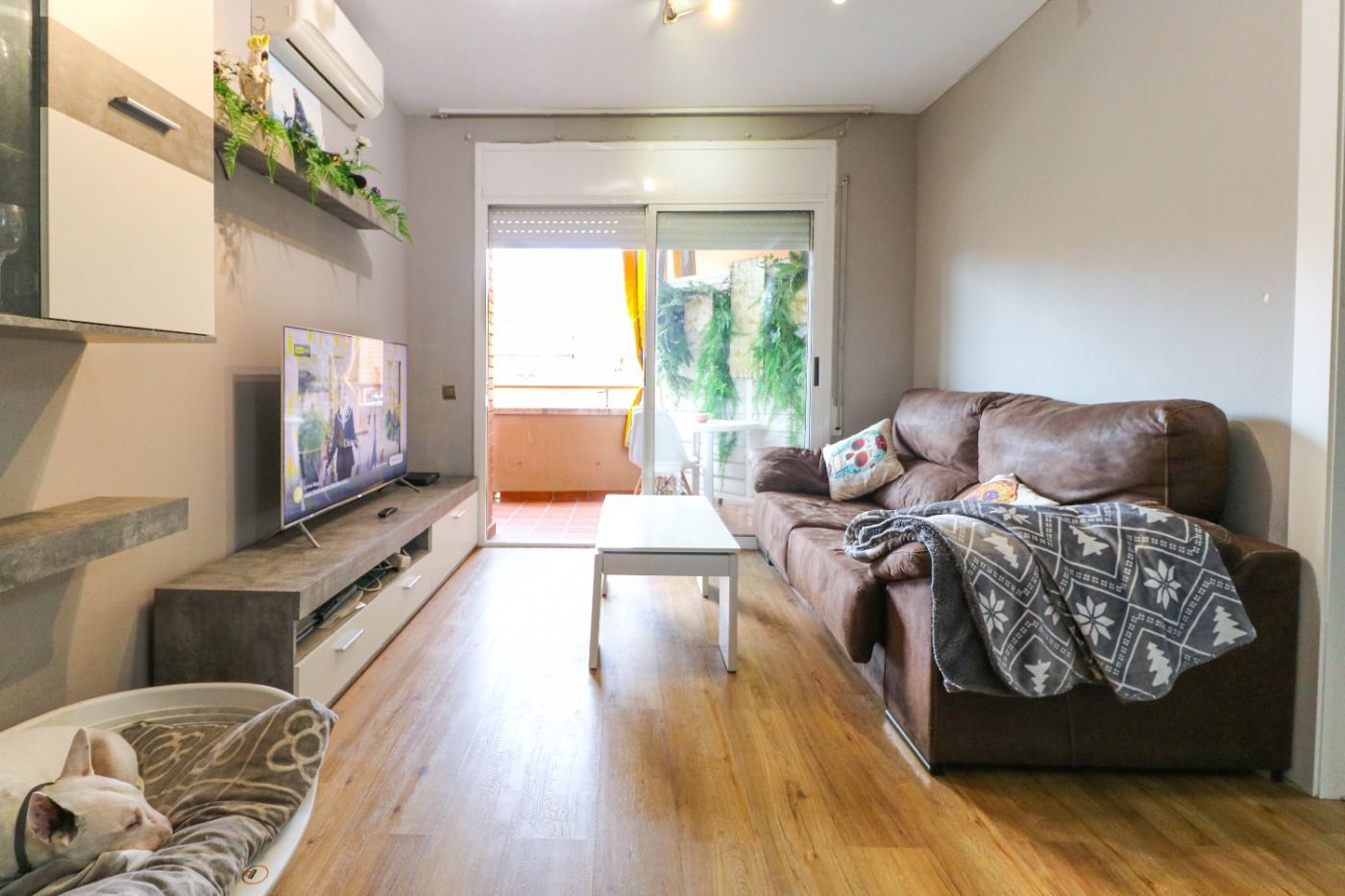 Living room of Flat for sale in Viladecans  with Air Conditioner, Heating and Parquet flooring