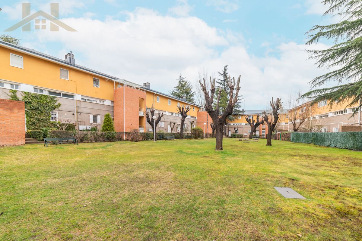 Jardí de Dúplex en venda en El Escorial amb Aire condicionat, Calefacció i Jardí privat