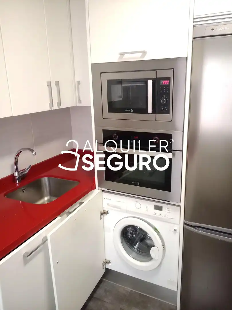 Cuina de Pis de lloguer en Valladolid amb Calefacció i Moblat
