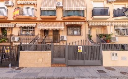 Vista exterior de Casa adosada en venda en Vegas del Genil amb Balcó