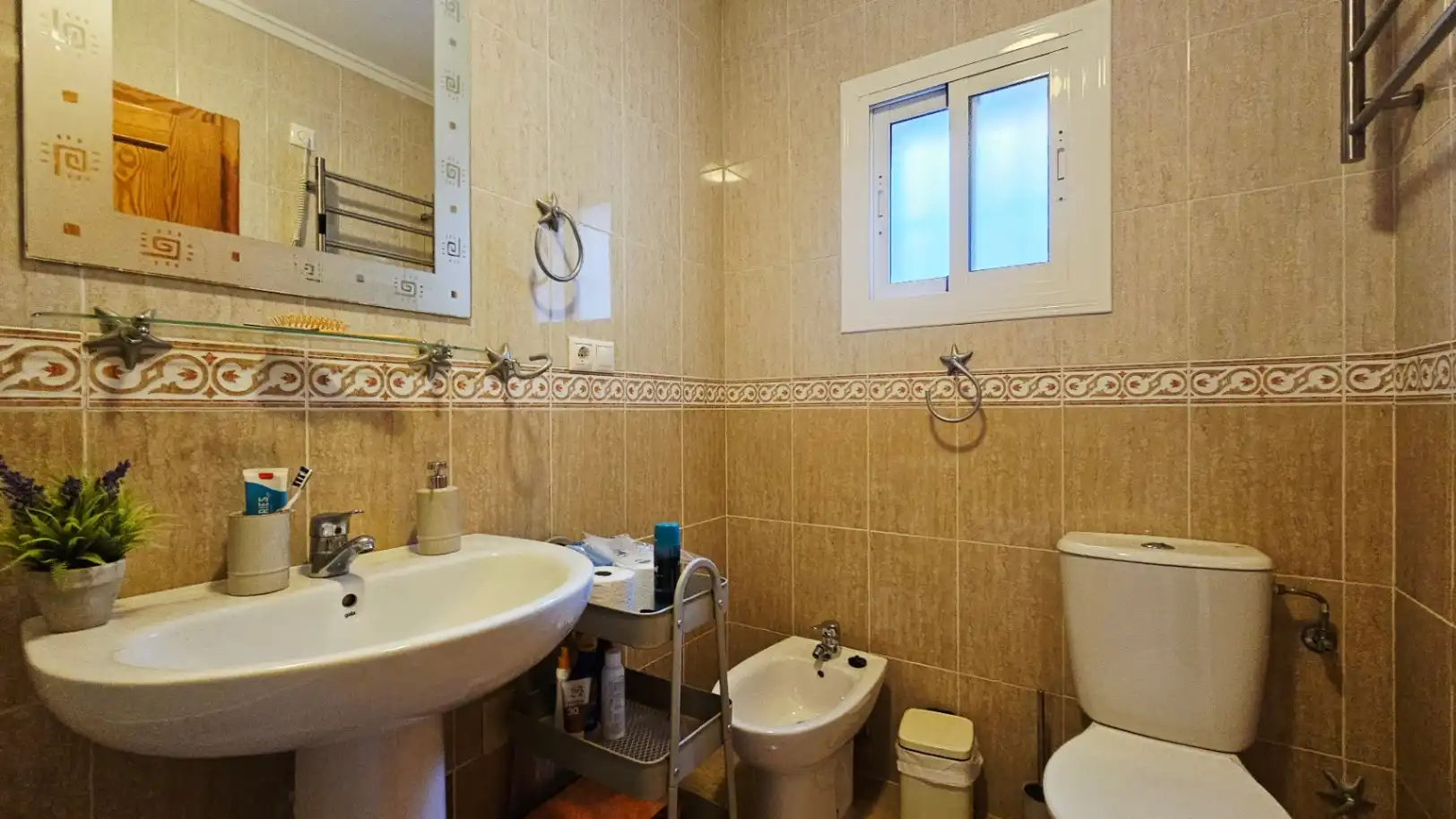 Baño de Dúplex de alquiler en Santa Pola con Aire acondicionado, Calefacción y Terraza