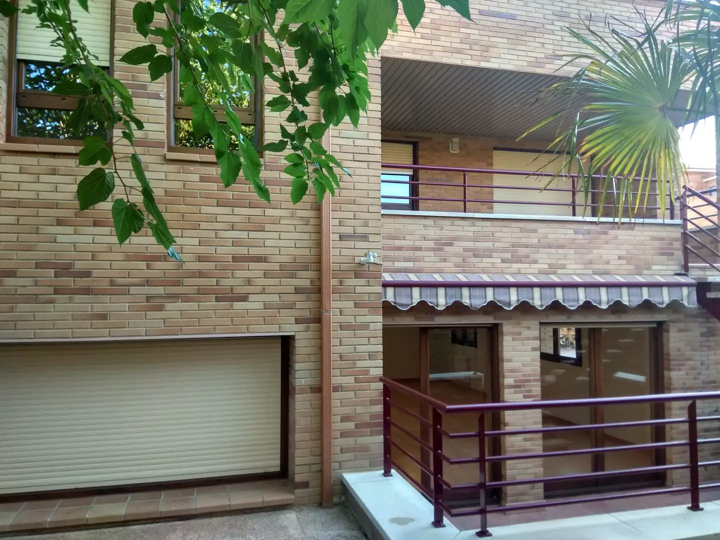 Exterior view of Houses for sale in Zaragoza  with Air Conditioner, Private garden and Parquet flooring