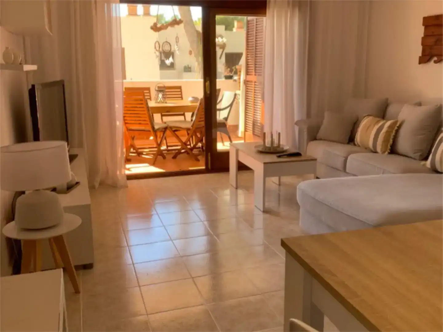 Sala d'estar de Pis de lloguer en Andratx amb Aire condicionat, Jardí privat i Moblat