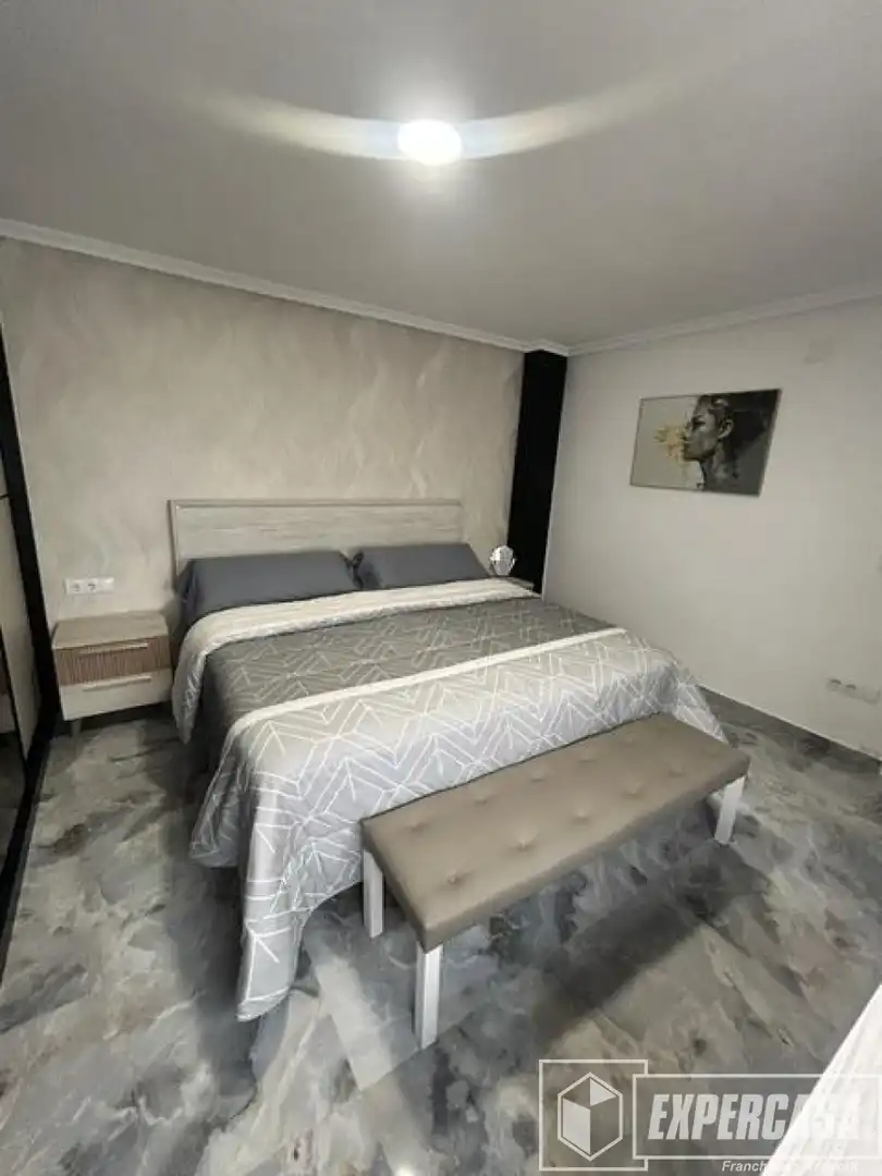 Dormitori de Pis en venda en Alzira amb Aire condicionat, Terrassa i Moblat