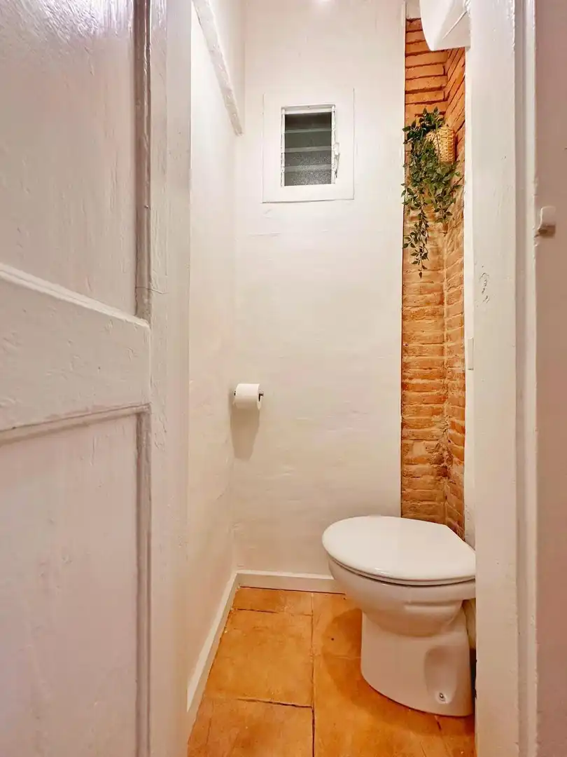 Bathroom of Flat for sale in Barcelona  with Air Conditioner, Heating and Furnished