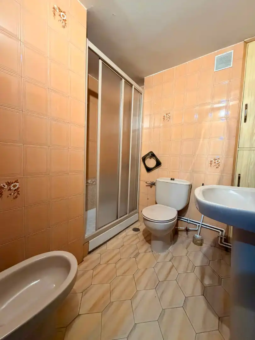 Badezimmer von Wohnung zum Verkauf in Madrid mit Heizung, Terrasse und Möbliert